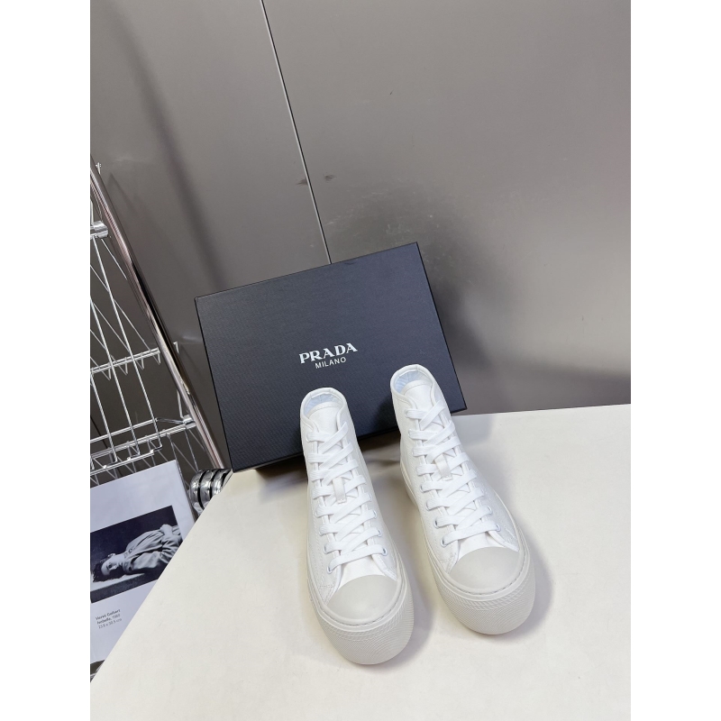Pra*a casual shoes